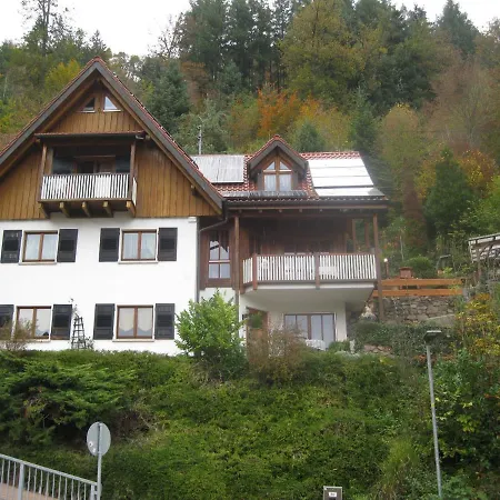 Urlaub Mit Blick Auf Schiltachs Fachwerkhaeuser Exterior photo